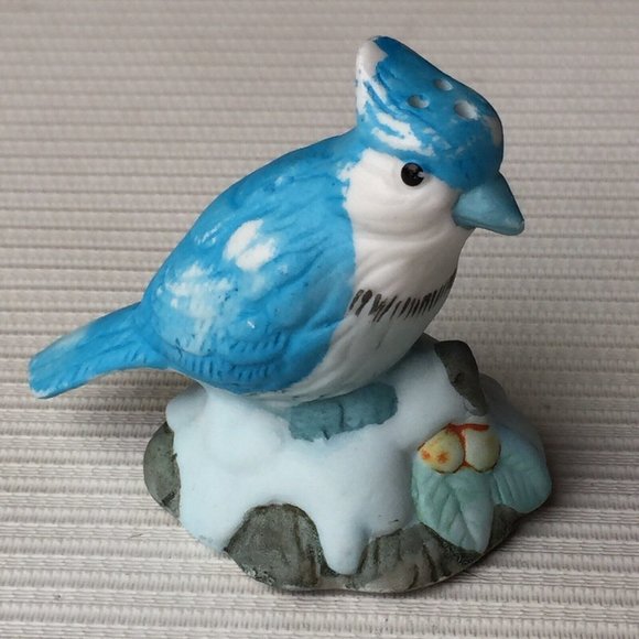 Bluebird on Snowy Perch Salt or Pepper Shaker Figurine Statue Only One Shaker - Picture 1 of 11